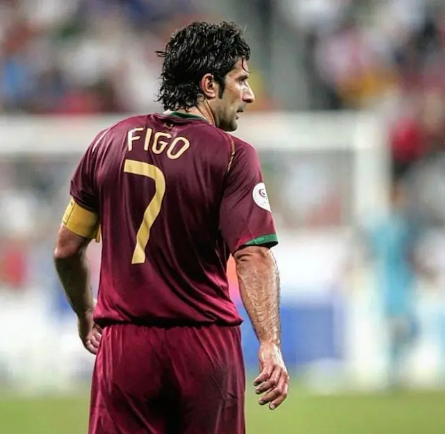 meilleurs-joueurs-de-foot-portant-le-numero-7-luis-figo