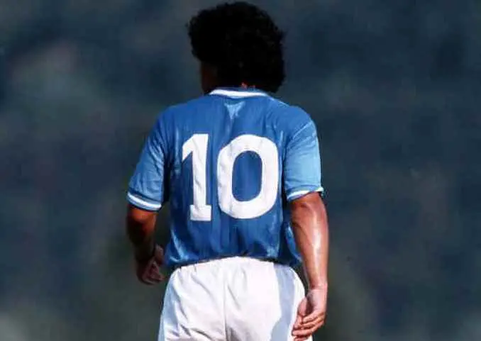 meilleurs-joueurs-de-foot-portant-le-numero-10-maradona