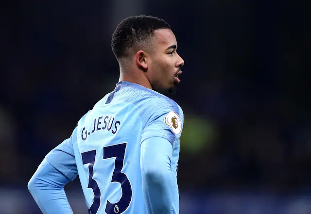 joueurs-de-foot-portant-le-numero-33-gabriel-jesus